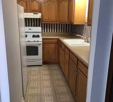 2nd image of 4933 W 109th St APT 201