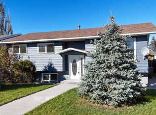 658 S 50a Ave W, Claresholm, AB T0L 0T0