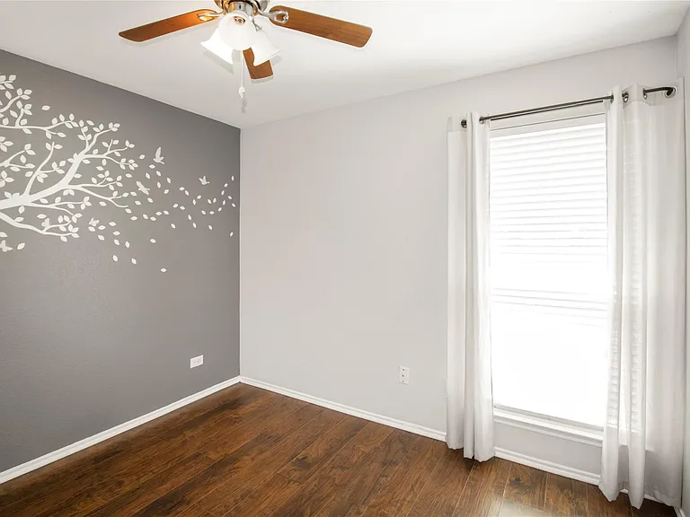605 Chestnut Ct — Photo 19