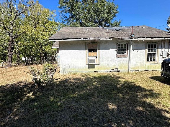 5th image of 1404 Dyer St
