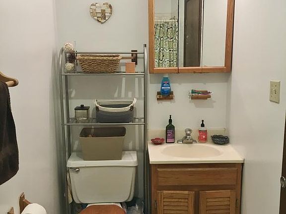 5th image of 877 W Lill Ave #2R
