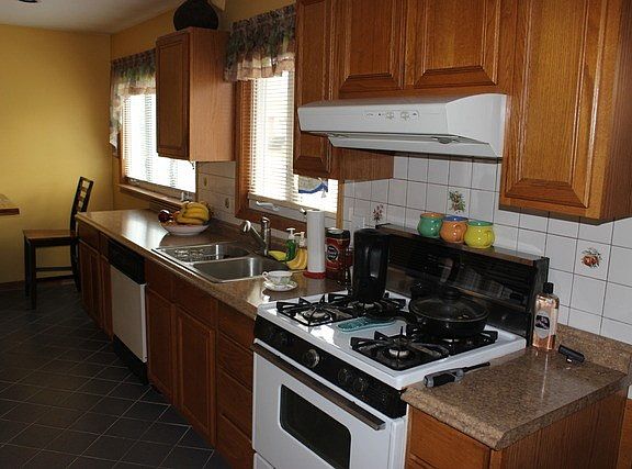 4th image of 450 N Walnut Ave