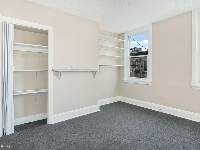 430 E Flora St — Photo 7