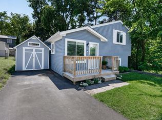 1037 Miami Ave, Waterford, MI 48327
