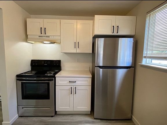 3rd image of 2055 M St NE