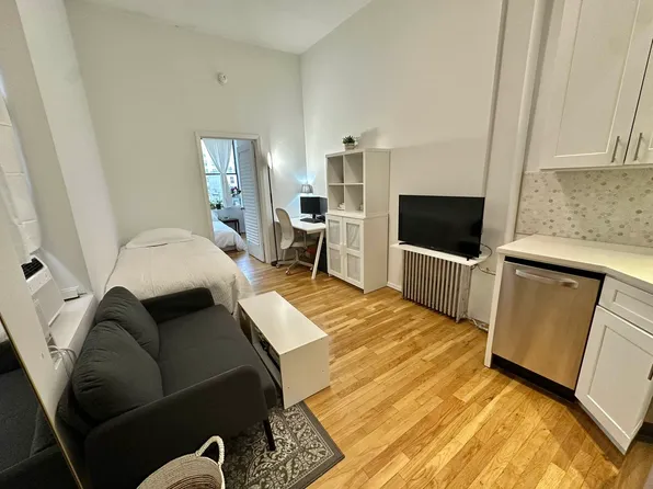 224 East 21st Street image 1 of 5