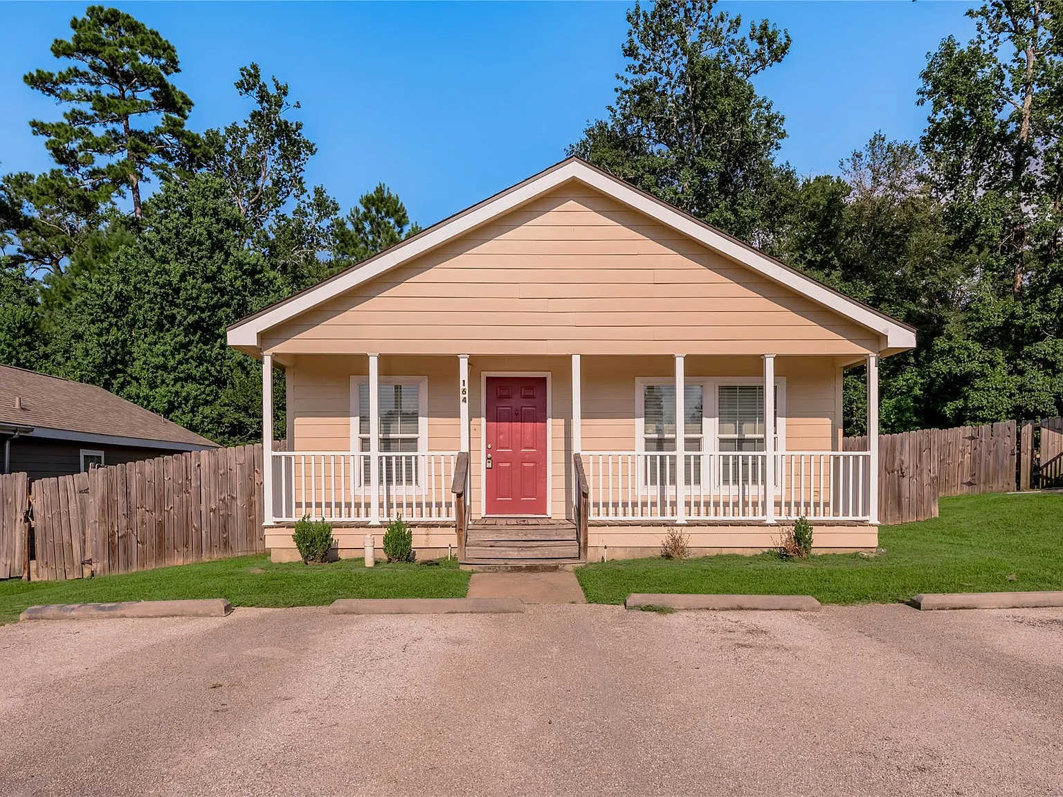 4 bed, 4.0 bath, 1638 sqft, $1,800 — Photo 1