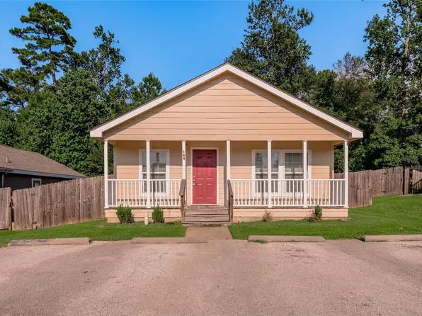 164 Varsity Dr, Huntsville, TX 77340