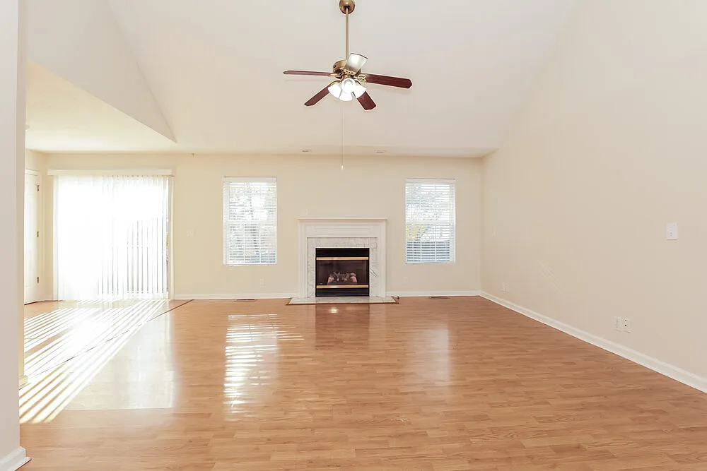 3 bed, 2.0 bath, 1248 sqft, $1,975 — Photo 3