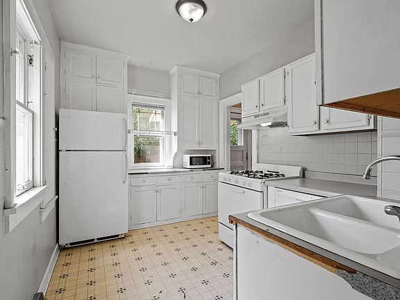 5th image of 1089 23rd Ave SE