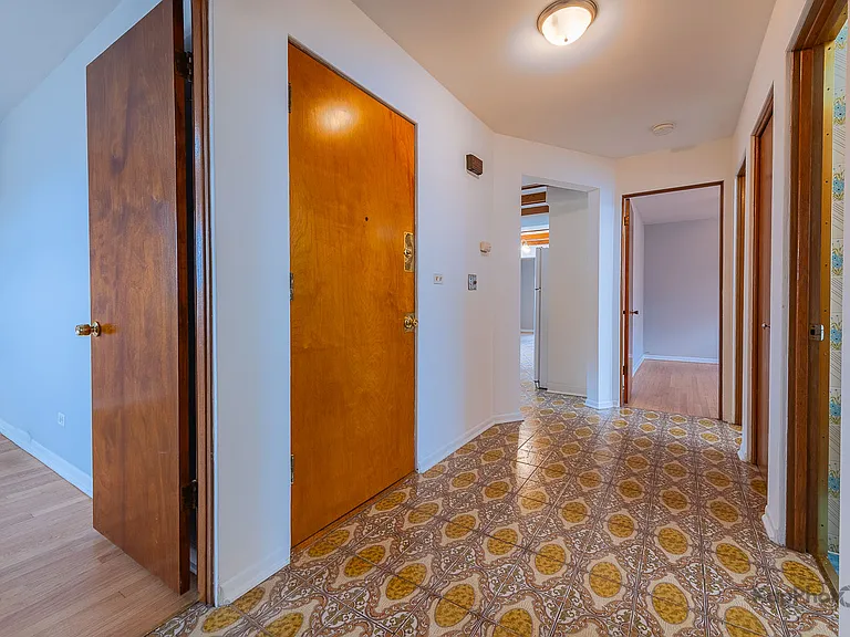 8417 W Berwyn Ave #2 — Photo 9