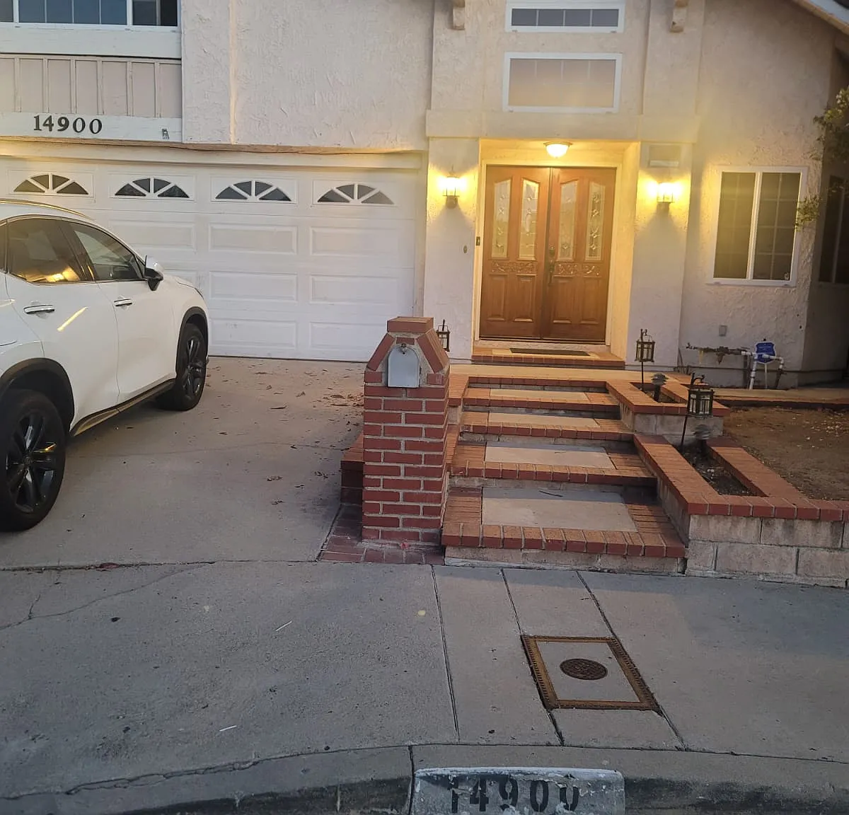 4 bed, 2449 sqft, $4,995 — Photo 2