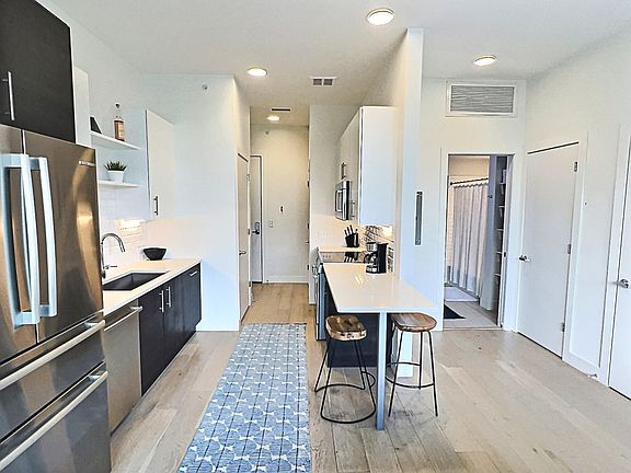 4th image of 2550 Lawrence St APT 305