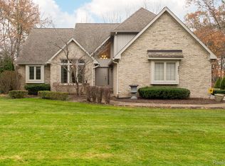 2321 Pine Hollow Trl, Brighton, MI 48114