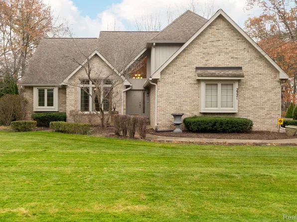 2321 Pine Hollow Trl, Brighton, MI 48114