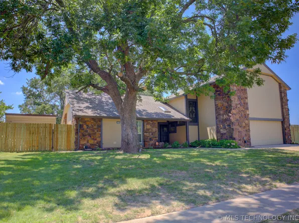 1020 N Juniper St, Jenks, OK 74037
