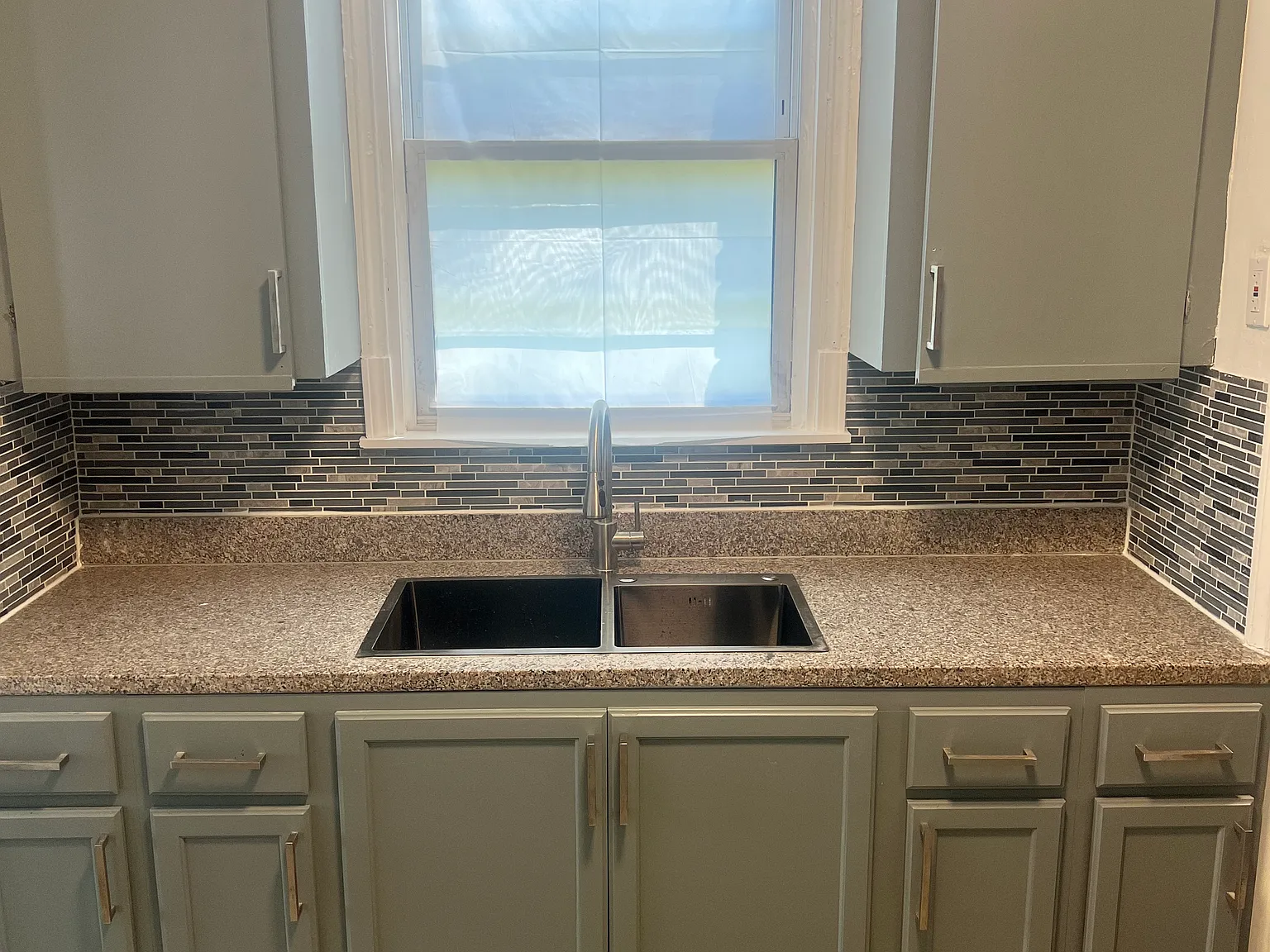 3 bed, 1.5 bath, 1200 sqft, $1,350 — Photo 2
