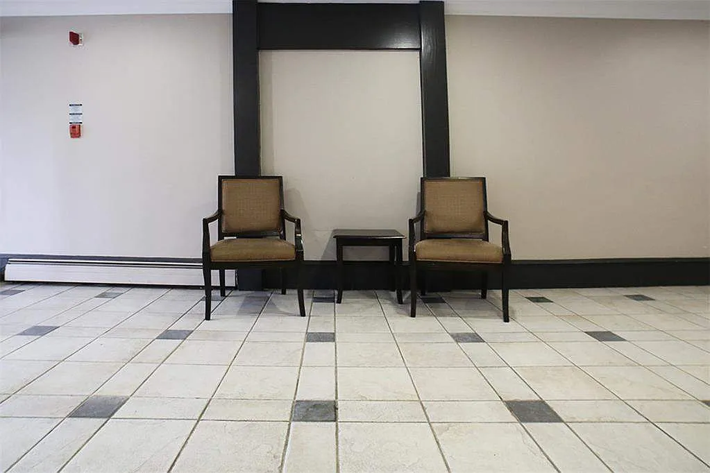 Gemini Towers Apartments — Photo 4