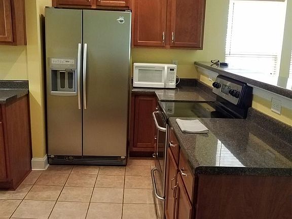 4th image of 610 W Gold St