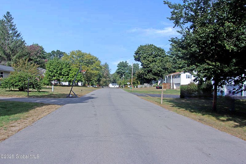 3rd image of 37 Coachman Drive