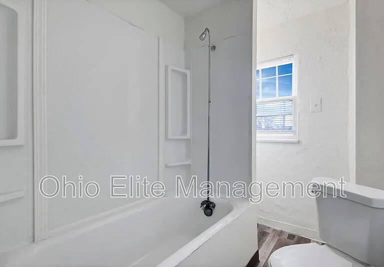 2709 Sullivant Ave — Photo 24