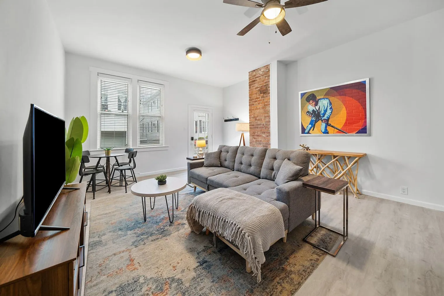 1 bed, 1.0 bath, 1194 sqft, $2,167 — Photo 1