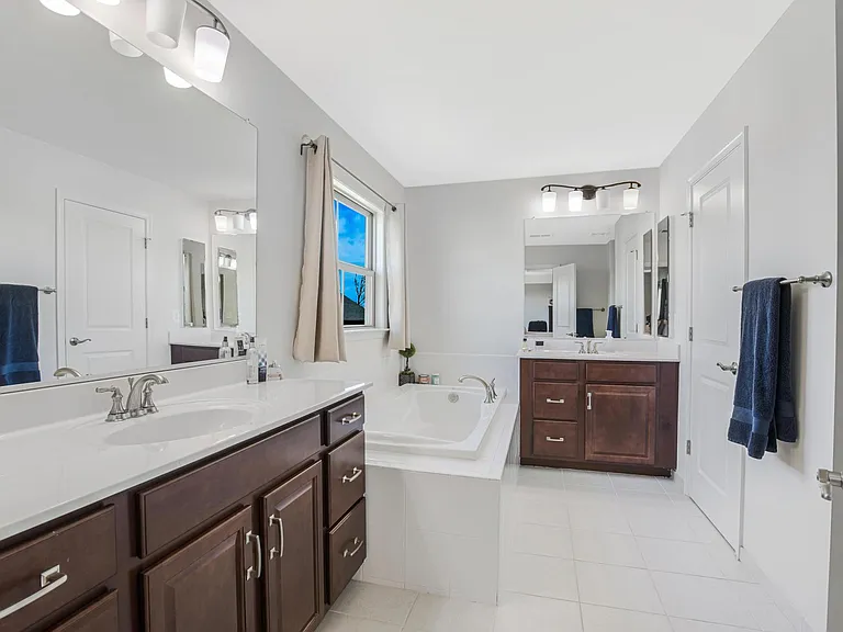 42526 Oxford Forest Cir — Photo 21