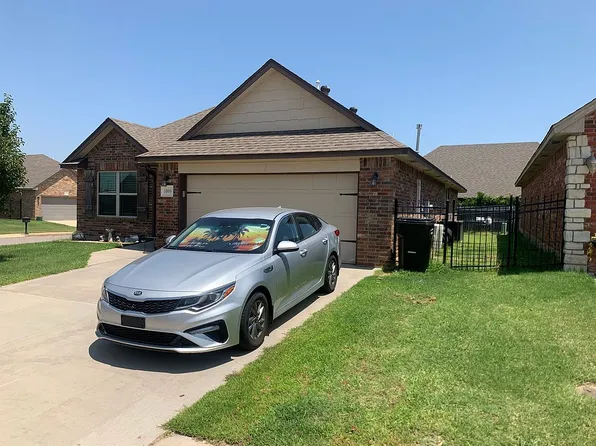 1008 Golden Leaf Dr, Moore, OK 73160