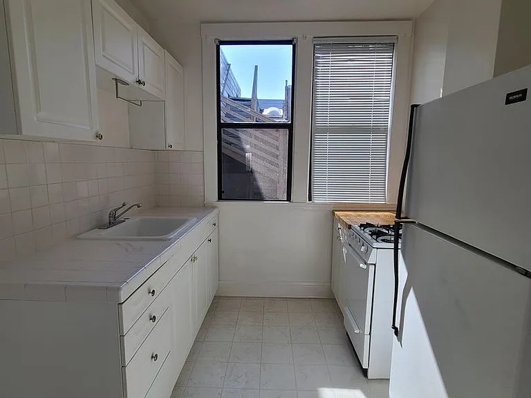 1611 Clay Street 1565 Larkin St — Photo 5