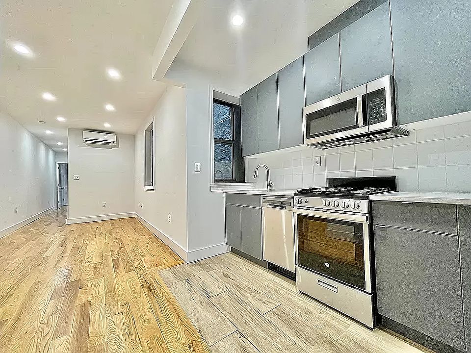1st image of 1862 Cornelia St #3R