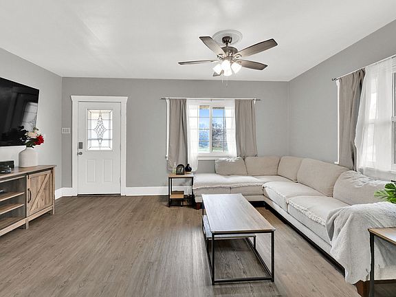 4th image of 52 W 2000 N