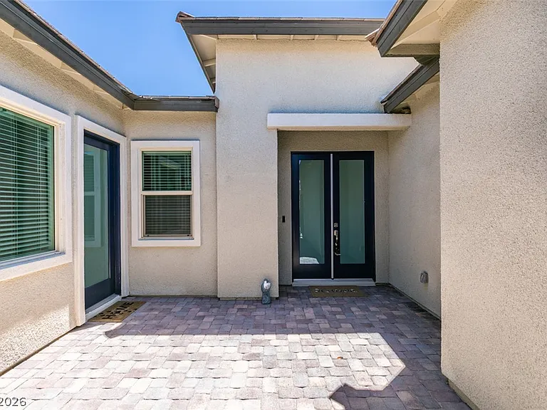 988 Edinburgh Fields Ct — Photo 3