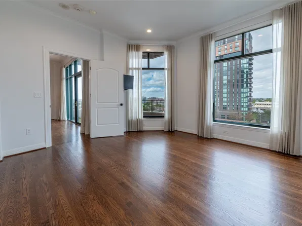 2828 Hood St APT 801, Dallas, TX 75219