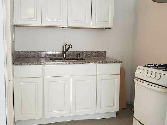 3rd image of 183 Clifton Pl #B