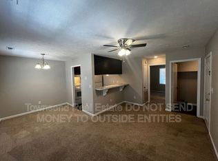 1425C Ireland Dr, Fayetteville, NC 28304