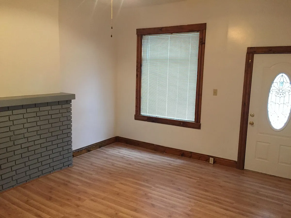 Front Room - 223 S 6th St