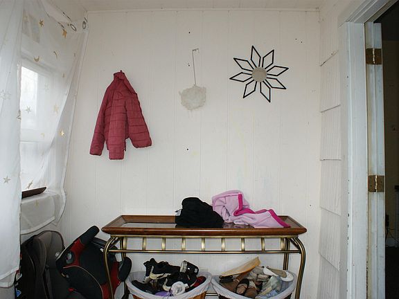 2nd image of 415 W Broadway St