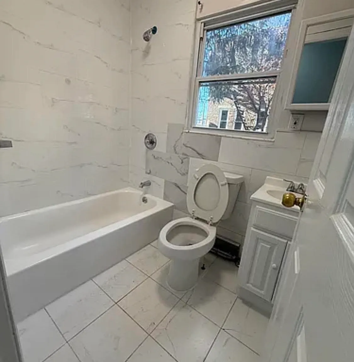 3 bed, 2.0 bath, $2,800 — Photo 2