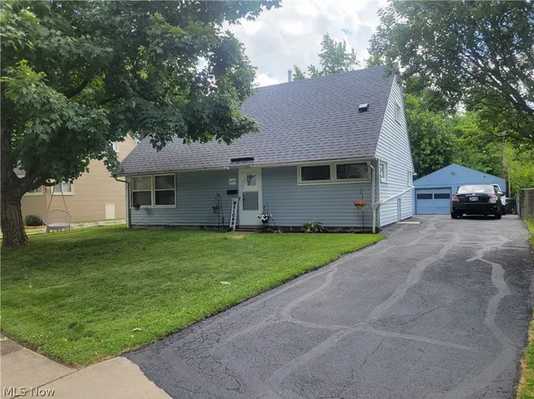 2250 Wichert Dr, Cuyahoga Falls, OH 44221