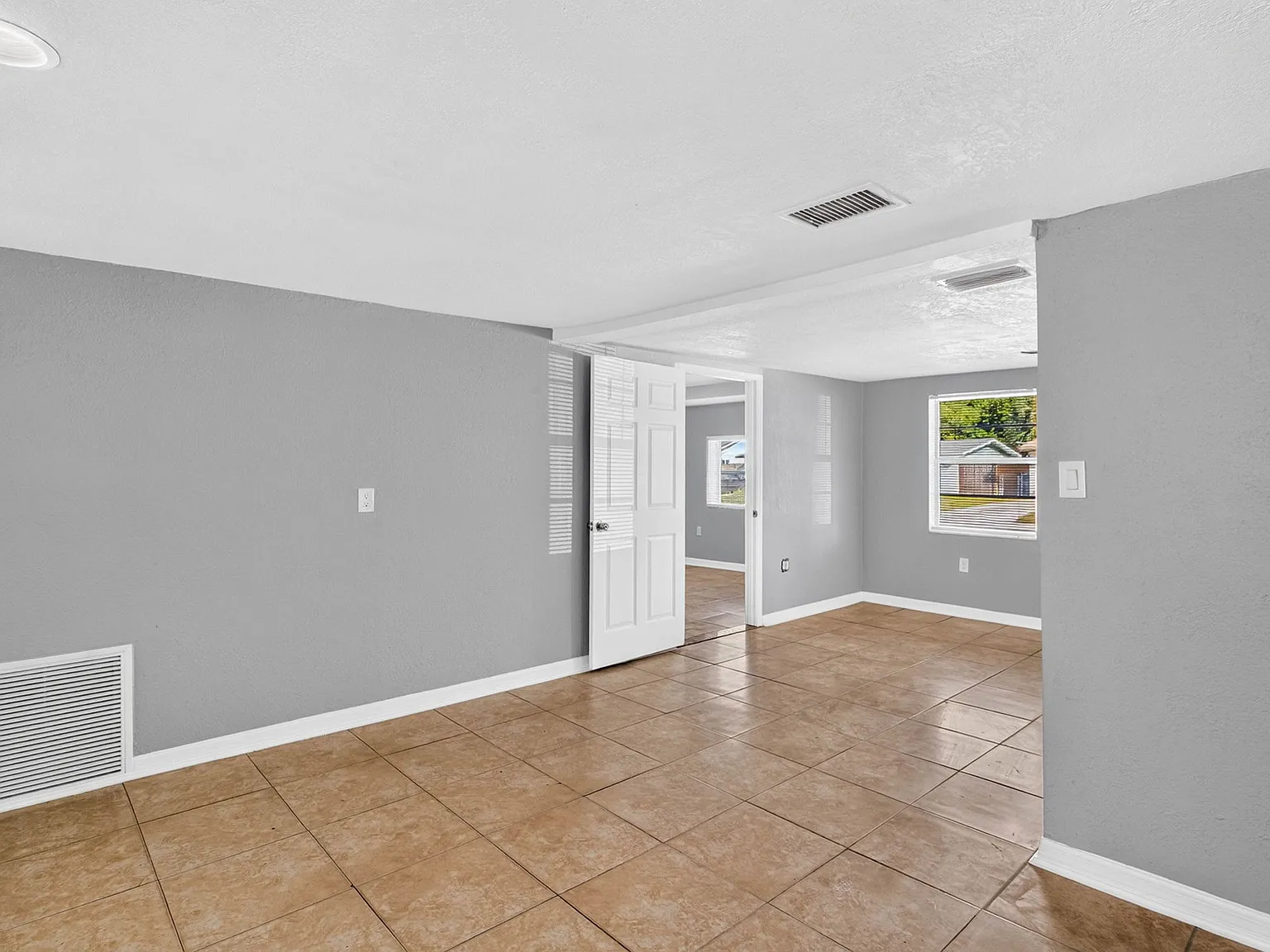 4 bed, 1378 sqft, $1,750 — Photo 4