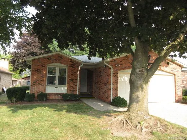 448 Sandehurst Dr, Grand Blanc, MI 48439