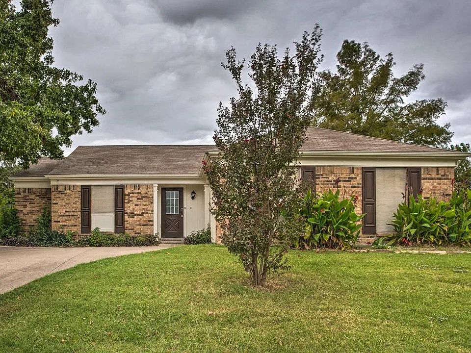 1st image of 7417 Canoga Cir