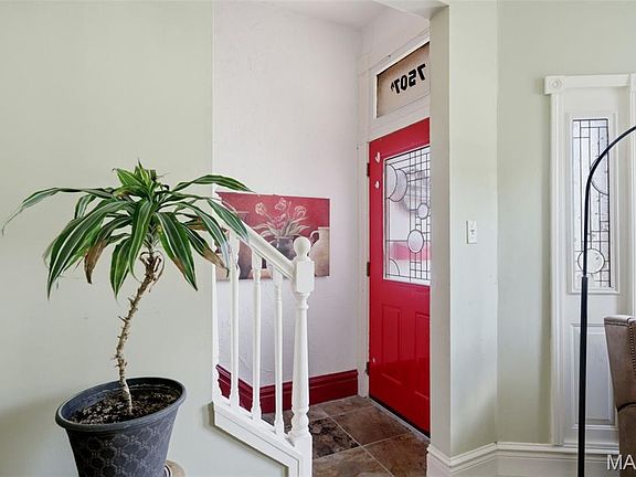 3rd image of 7507 Virginia Ave