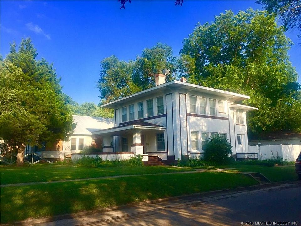 2nd image of 200 E 14th St