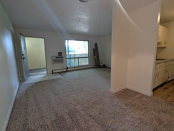 5th image of 2290 S Oneida St #210
