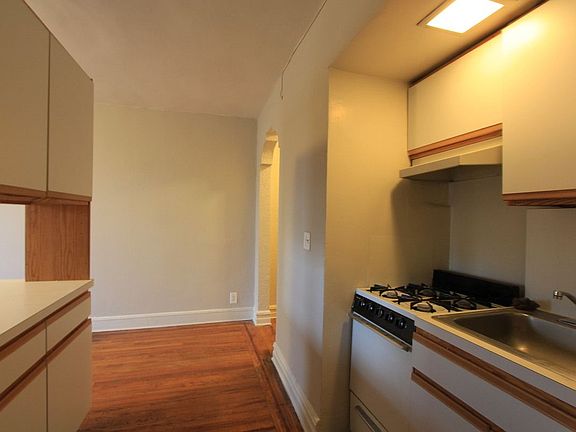 2nd image of 74 Gatling Pl APT 4J