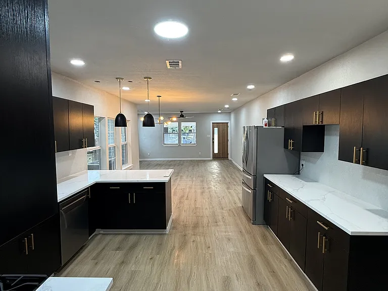 758 Bethpage Ave — Photo 20