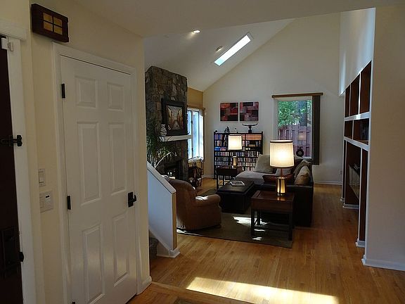 3rd image of 5 Cardinal Ct