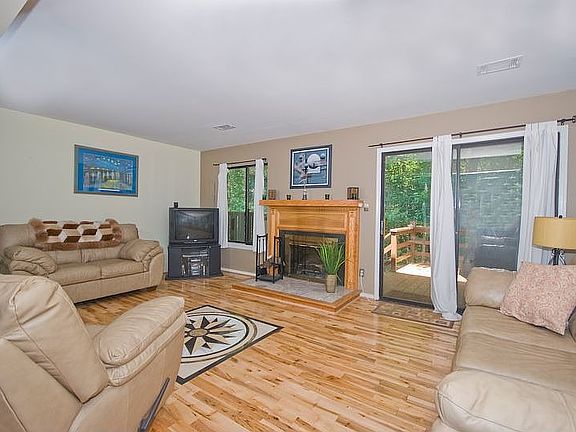 Living Room - view 2