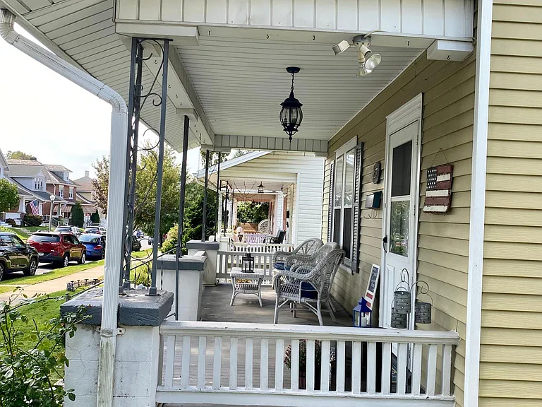 127 W Caracas Ave — Photo 19